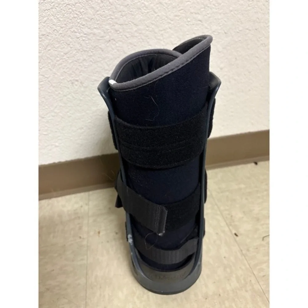 DonJoy MaxTrax Walking Boot - Size Small - Universal Left/Right - Orthopedic Boo